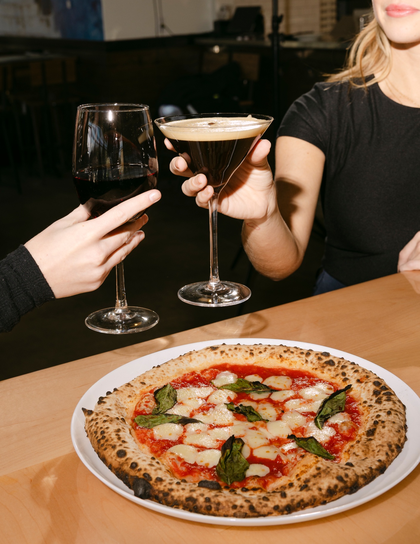 Luna Pizza — interior